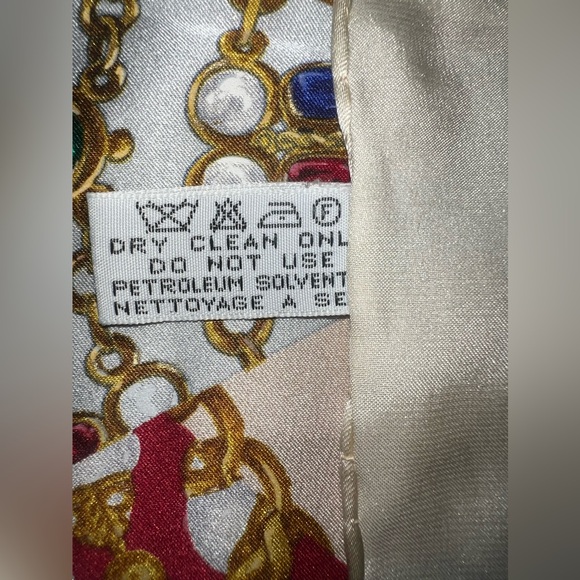 CHANEL Logo Interlocking CC’s Silk Scarf - Picture 8 of 8